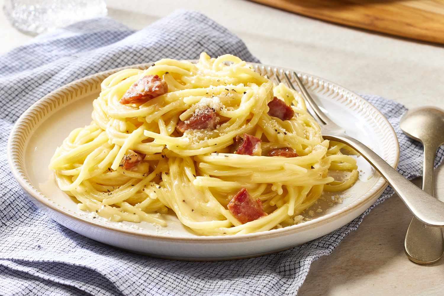 Creamy Italian Classic Pasta Carbonara Recipe